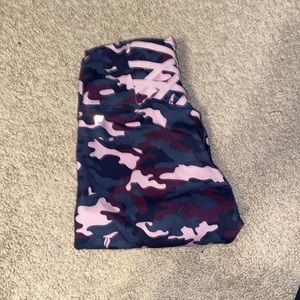 Woman’s powerhold fabletics leggings